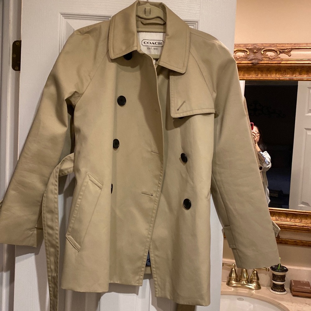 Beautiful nwt coach short tan trench coat!!